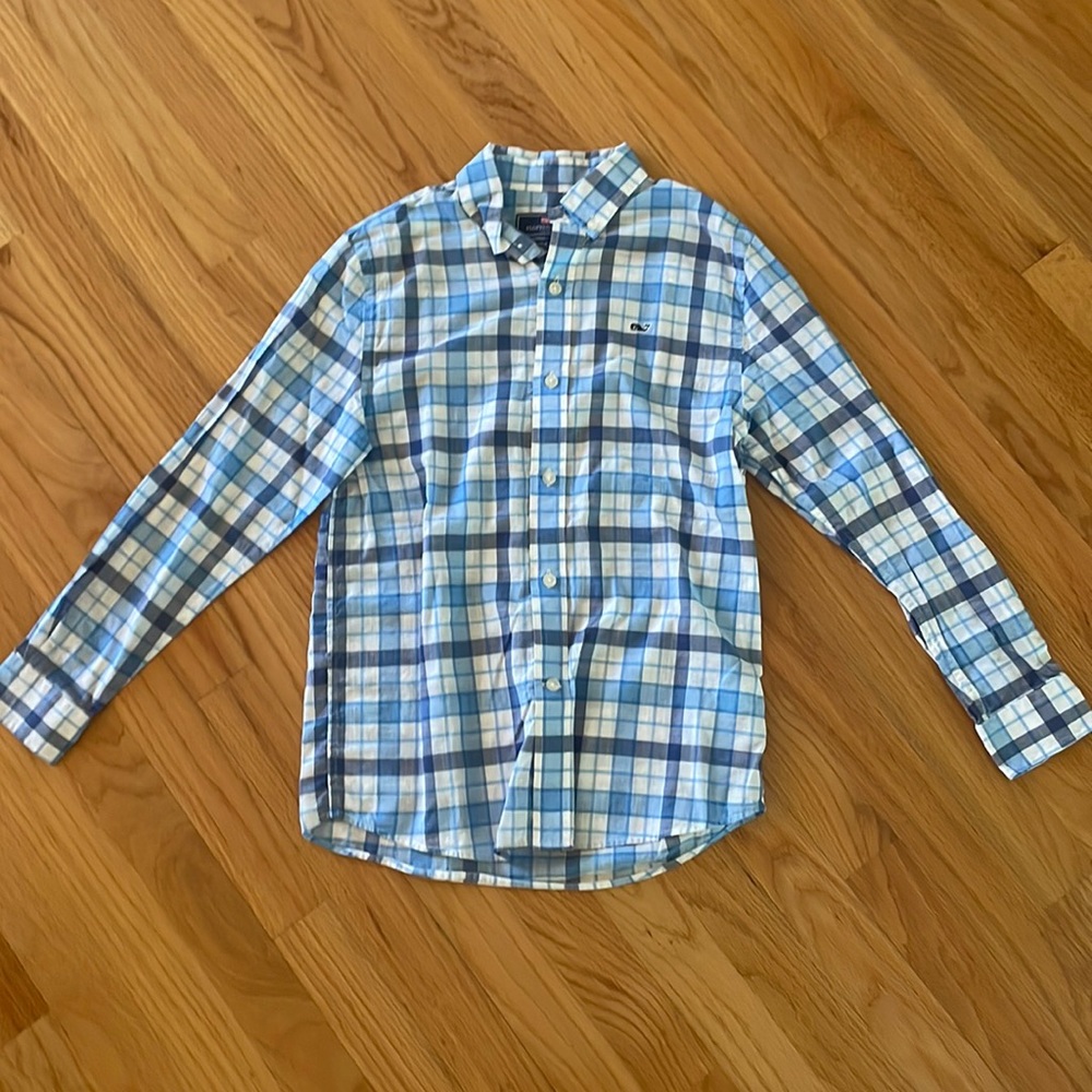 Boys vineyard vines button down shirt. Size small